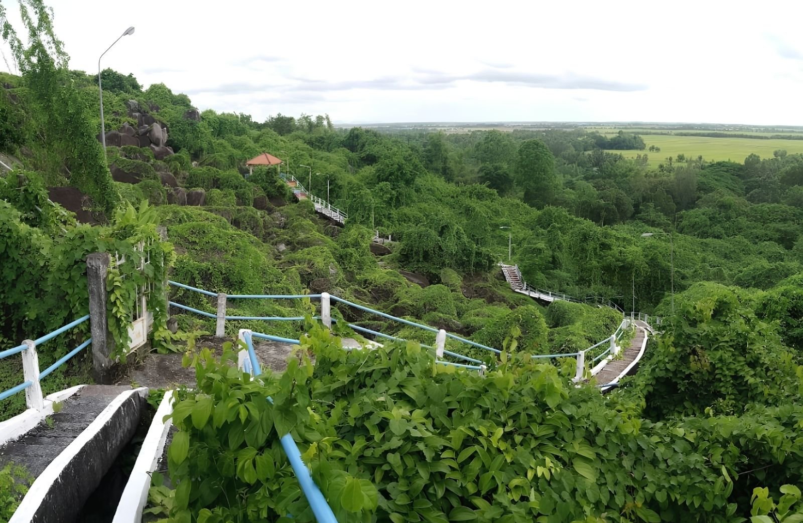 Đường mòn lên Núi Sam, Châu Đốc, An Giang
